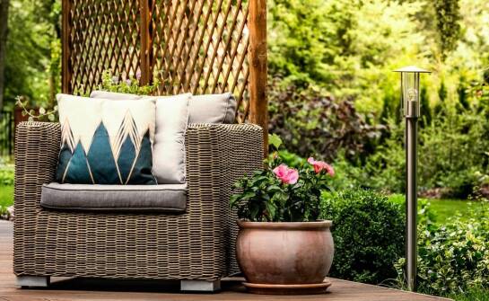 Jakie są korzyści z prefabrykacji elementów architektury ogrodowej?