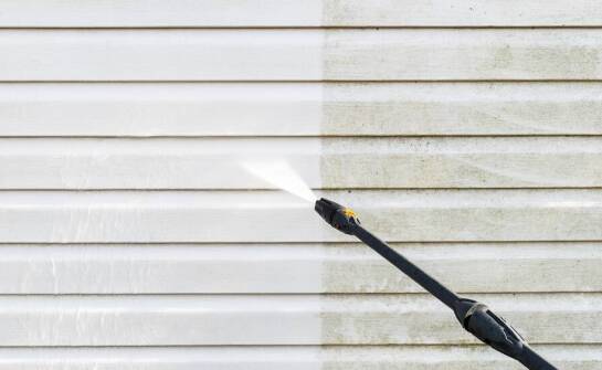 Mycie elewacji w kontekście zwiększenia efektywności energetycznej budynku