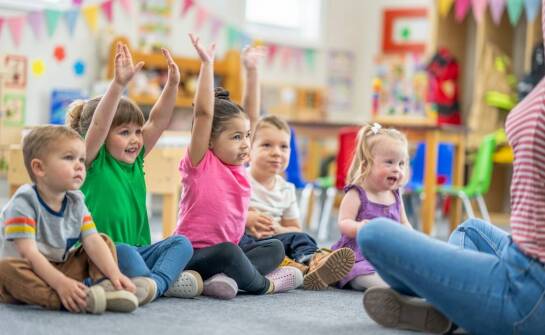 Jak efektywnie zarządzać grupą dzięki odpowiedniej liczbie opiekunów?