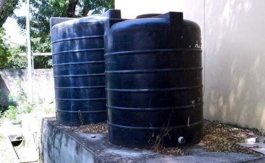 Zbiorniki deszczowe – jakie znaczenie mają w gospodarstwie domowym?