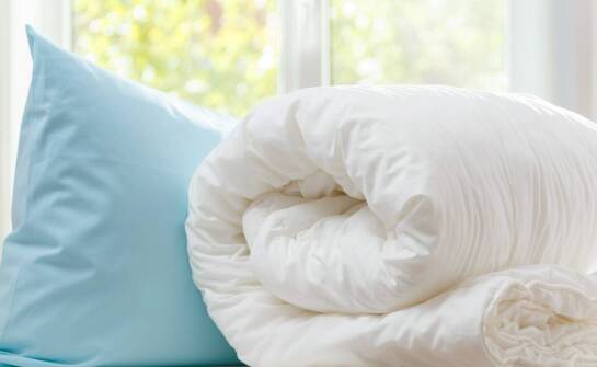 Wybór pościeli 140x200 z prześcieradłem – praktyczne porady dla kupujących