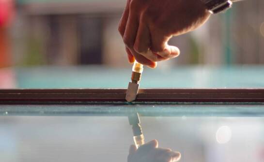 Znaczenie właściwej techniki klejenia odprysku na szybę dla jej wytrzymałości