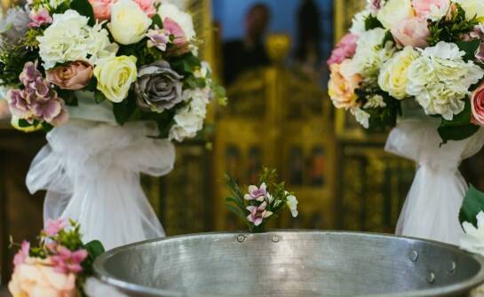 Jak dopasować kartki na chrzest do stylu uroczystości?