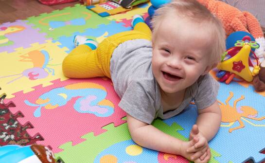 Jakie korzyści niesie ze sobą wybór personalizowanej maty do zabawy?