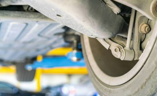 Jakie są konsekwencje zaniedbania wymiany łożyska przód w Nissan Almera N16?