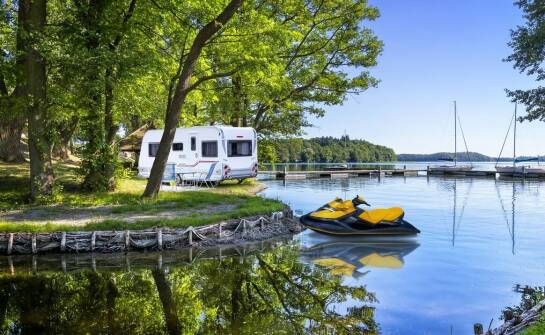 Łodzie i pontony – jak wybrać odpowiedni sprzęt do wędkowania?