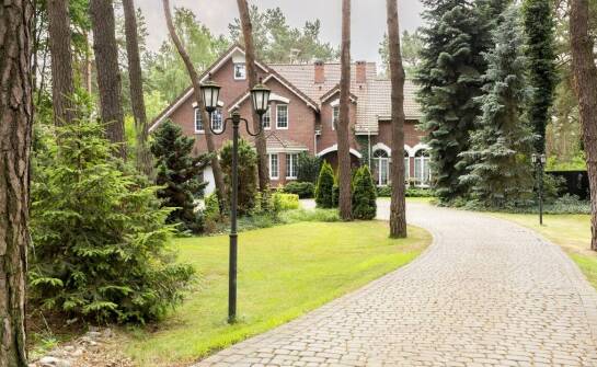 Bezpłatny parking: korzyści dla zmotoryzowanych gości naszego pensjonatu