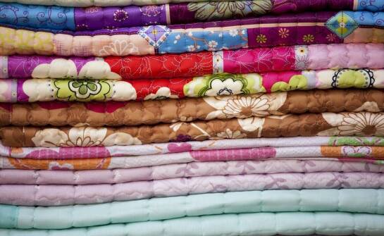 Wybór idealnej derki dla konia na zimowe miesiące – co brać pod uwagę?