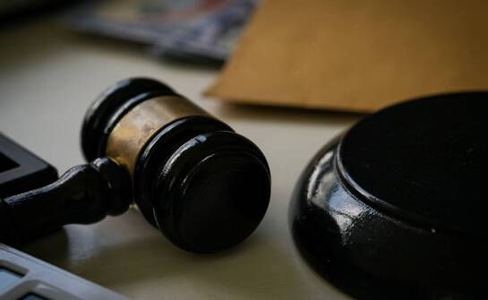 Jakie są obowiązki komornika podczas licytacji?