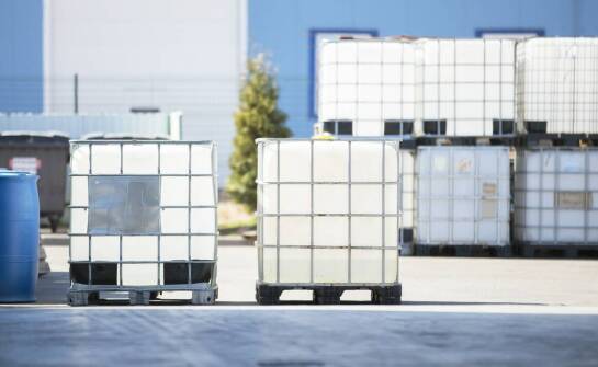 Jakie metody stosowane są w odbiorze i transporcie chłodziw oraz emulsji wodnych?