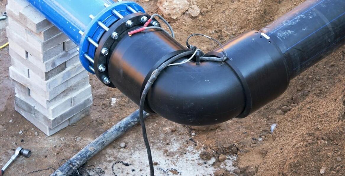 Jak przejścia PE/stal wpływają na efektywność energetyczną instalacji?