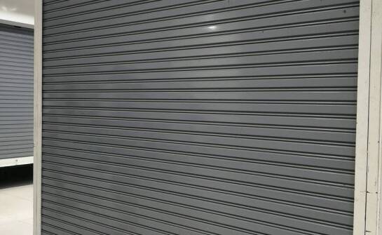 Wybór drzwi harmonijkowych – na co zwrócić uwagę przy zakupie?