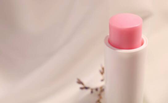 Zastosowanie lidokainy na skórę w kosmetykach do codziennej pielęgnacji