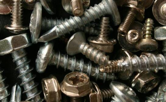 Nitonakrętki – zastosowanie, rodzaje i zalety w codziennych pracach