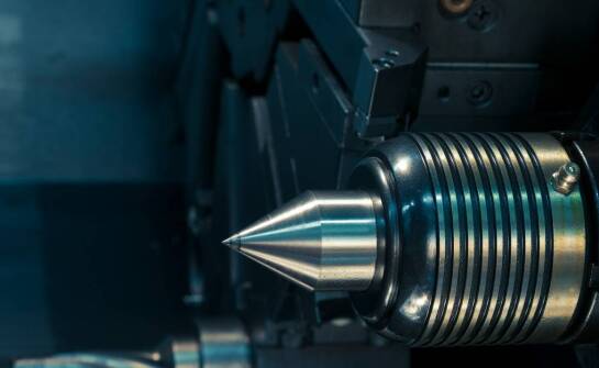 Jak wybrać nitownicę pneumatyczną do nitów? Kluczowe informacje i porady