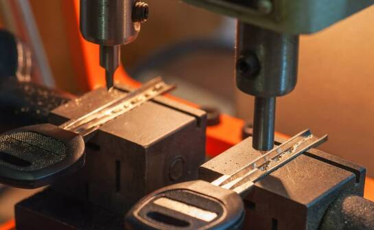 Jak działają nitownice do nitonakrętek i gdzie znajdują zastosowanie