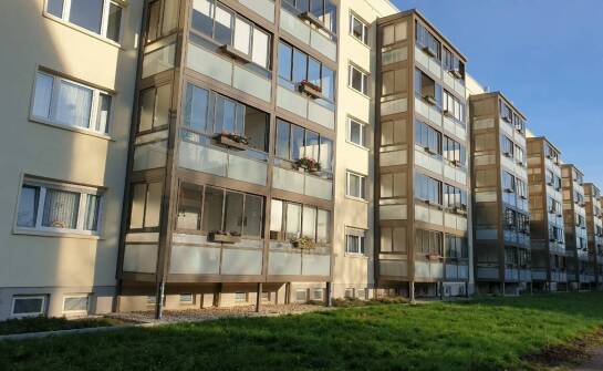 Jak znaleźć atrakcyjne mieszkanie na sprzedaż poza centrum dużego miasta