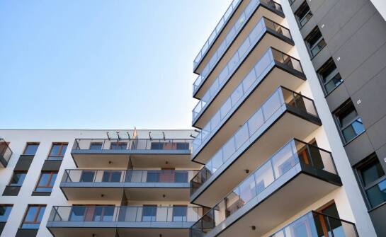 Jak wygląda rynek mieszkań pod stolicą? Analiza trendów i cen