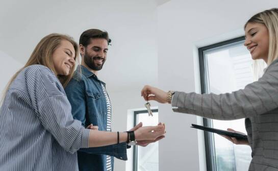 Jak wygląda proces zakupu mieszkania od dewelopera pod stolicą?