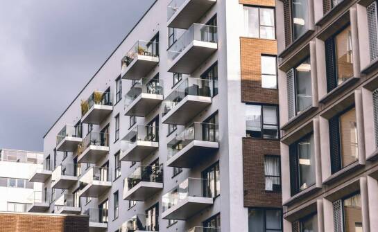 Jak wybrać mieszkanie z dogodnym dojazdem do autostrady A2?