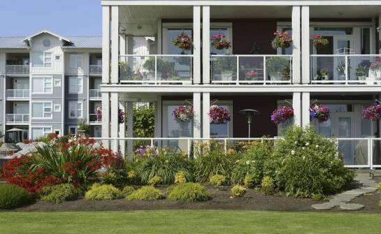 Mieszkania z ogródkiem – zalety oraz najważniejsze informacje przed zakupem