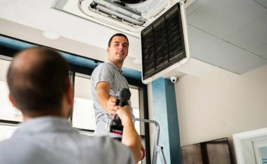 Montaż klimatyzacji – najważniejsze etapy i korzyści dla domu i firmy