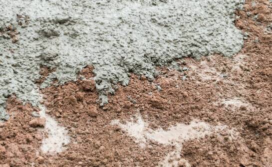 Emulsje gruntujące – zastosowanie, właściwości i wybór produktu