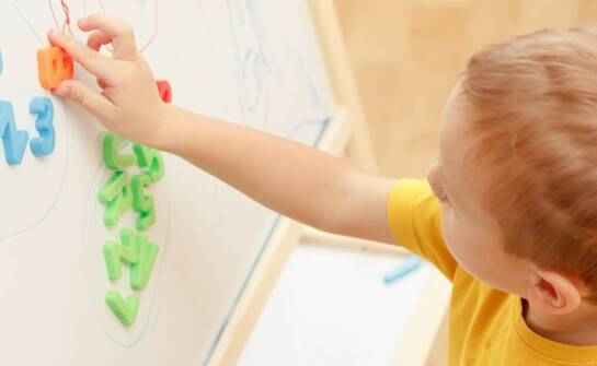 Jak wybrać idealne przedszkole dla pięciolatka — kluczowe kryteria i wskazówki