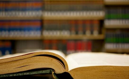 Jakie przepisy prawne musi znać księgowa?