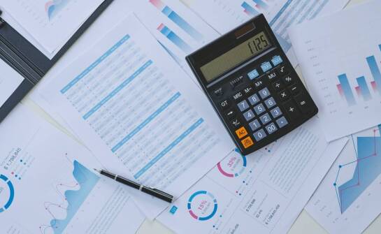 Pełna księgowość w firmie – czym się wyróżnia i jakie ma zalety