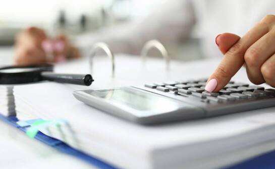 Jak działają usługi rachunkowe i kiedy warto z nich skorzystać?