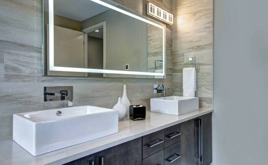 Lustra łazienkowe na wymiar – jak wybrać idealne rozwiązanie?