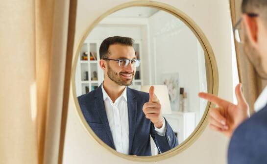 Jak wybrać idealne lustro na zamówienie do każdego wnętrza?