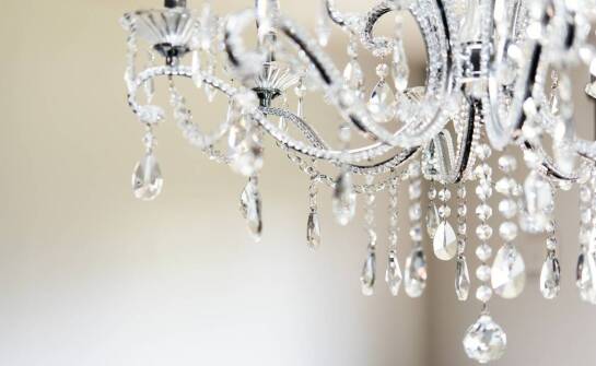 Jak wybrać lustra na wymiar do domu i mieszkania – inspiracje i porady