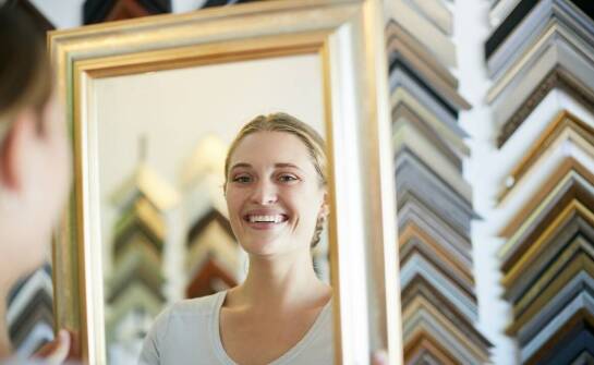 Jak wybrać idealne lustro na wymiar do każdego wnętrza? Pomysły i inspiracje