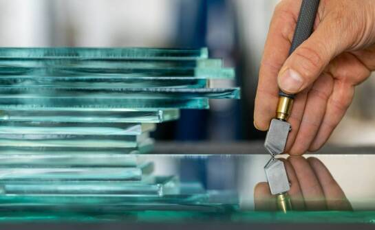 Jak wybrać najlepsze usługi szklarskie? Przegląd możliwości i zastosowań