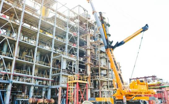 Jak przebiega budowa obiektów przemysłowych i na co warto zwrócić uwagę