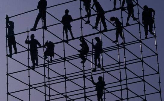 Jak przebiega produkcja konstrukcji budowlanych i gdzie znajduje zastosowanie