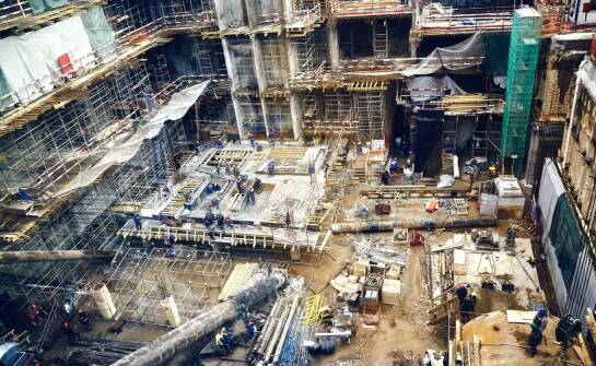 Jak przebiegają prace budowlane? Etapy, wymagania i najważniejsze zasady