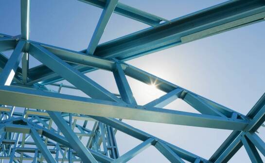 Konstrukcje stalowe – zastosowanie, zalety i możliwości wykorzystania