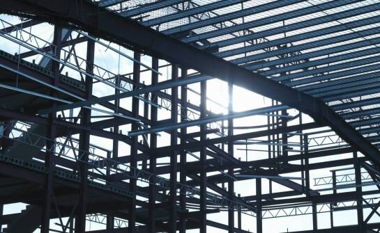 Konstrukcje stalowe – zastosowania, bezpieczeństwo i trwałość rozwiązań