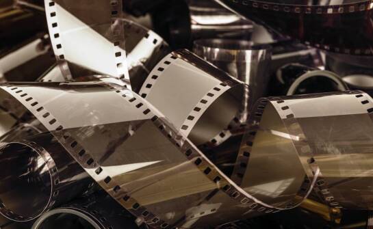 Jak powstaje wysokiej jakości folia? Procesy i technologie produkcji