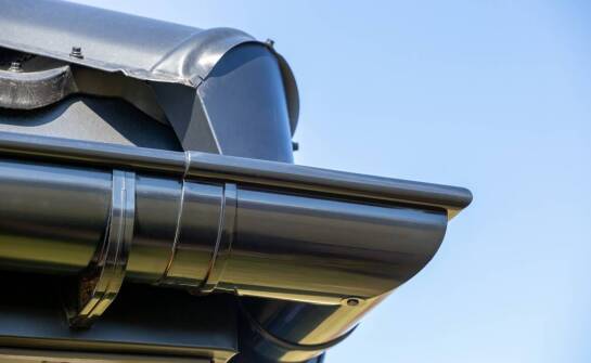 Najważniejsze rodzaje systemów osłonowych – zastosowanie i korzyści