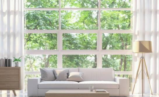 Plisy na okna – funkcjonalność, zalety i zastosowania w aranżacji wnętrz
