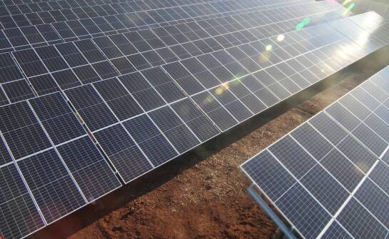 Jak działa instalacja paneli fotowoltaicznych i co daje energia ze słońca