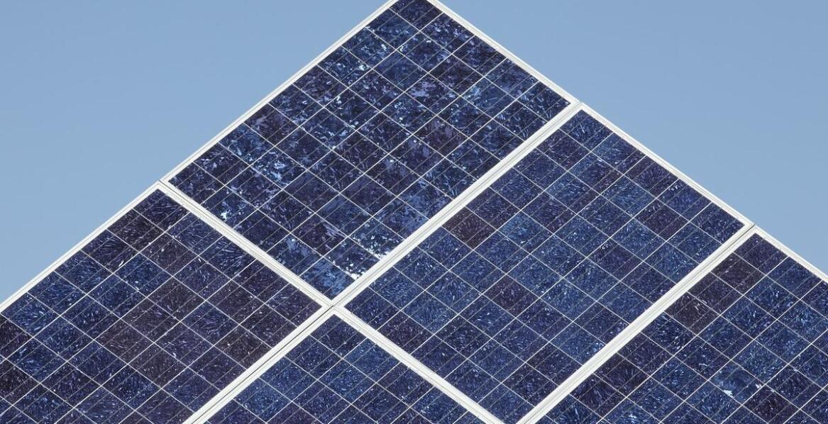 Najważniejsze informacje o panelach fotowoltaicznych – zastosowanie i zalety