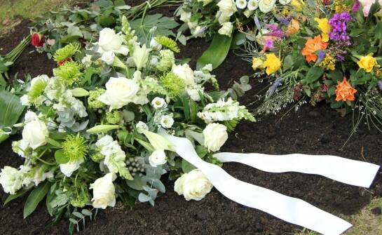 Jak wybrać odpowiedni wieniec pogrzebowy – poradnik i inspiracje