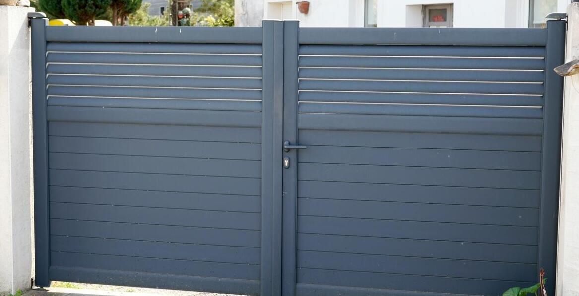 Jak wybrać bramę garażową segmentową? Najważniejsze cechy i zalety