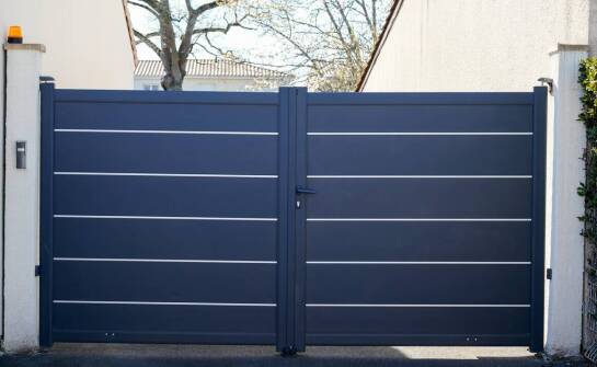 Jak działają bramy rolowane i gdzie sprawdzą się najlepiej?