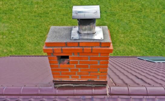 Jak skutecznie zabezpieczyć komin przed przeciekaniem i utratą ciepła